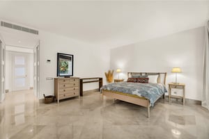 Large master bedroom with modern decor and en-suite layout in Marbella luxury apartment